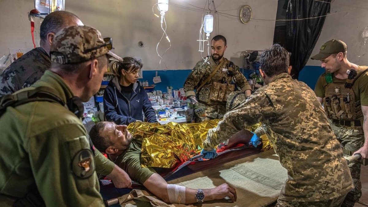 Un mort i 5 ferits pel llançament de míssils russos contra Odessa