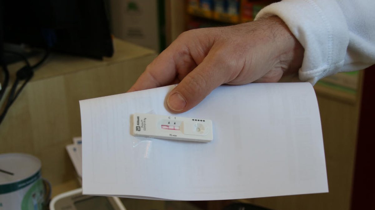 Alguns tests d'antígens són deu vegades menys sensibles davant la variant alfa