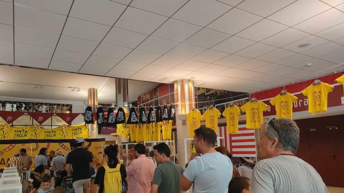 Abre el Estand de Festes de Santa Tecla en el vestíbulo del Teatre Tarragona