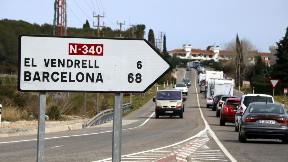 Un accidente provoca retenciones en la N-340 en el Vendrell