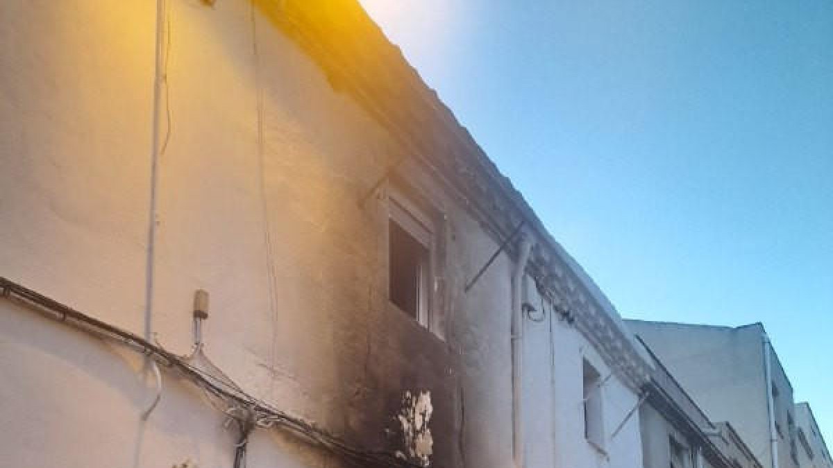 Dos heridos leves por inhalación de humo, uno de ellos menor, en un incendio en Vilafranca del Penedès