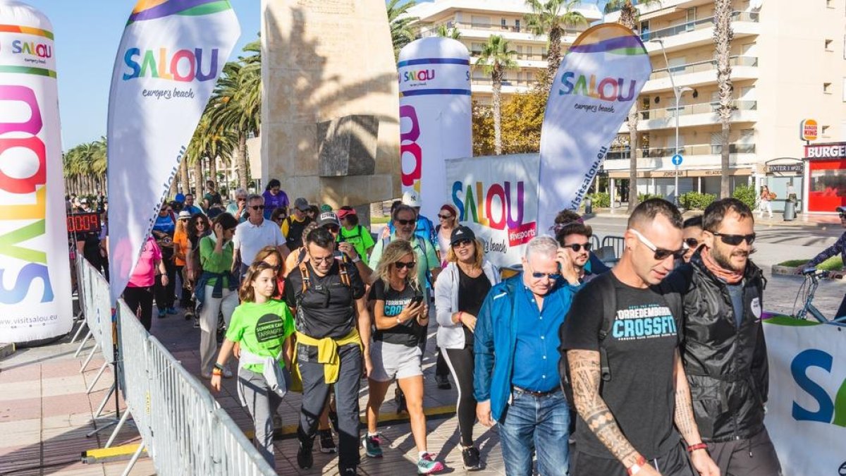Más de un centenar de personas participan en la Marxa del Camí de Costa Salou