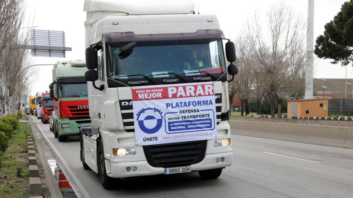 Los transportistas vuelven a la huelga este lunes y harán una concentración en Madrid
