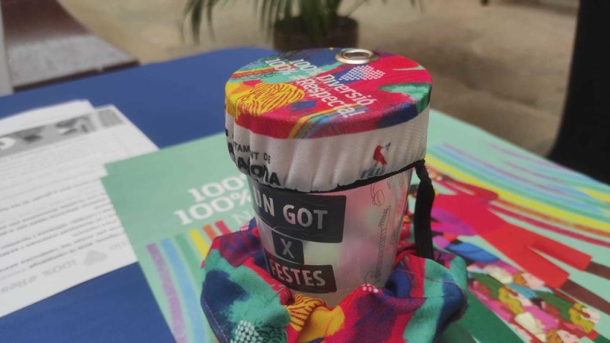 Tarragona crea el tapagot per evitar la submissió quimíca durant les festes de Santa Tecla