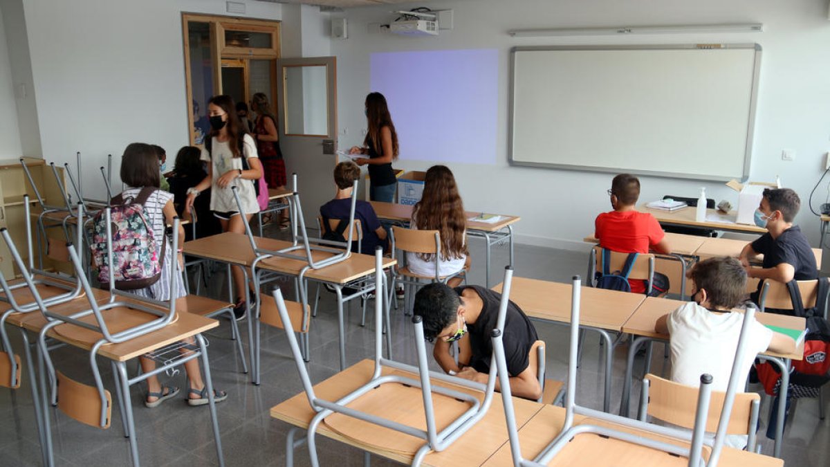 Bajan a 45.130 a las personas aisladas por covid y 24 grupos confinados, siete menos respecto el martes