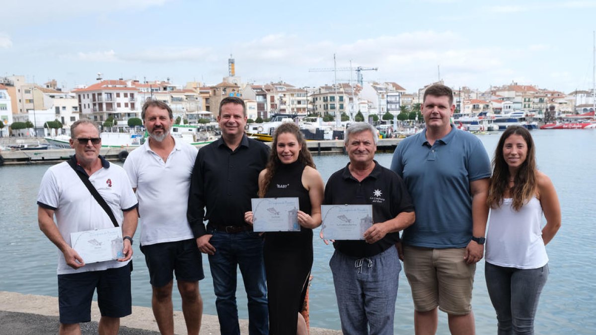 La Confraria de Pescadors reconoce a los restaurantes de Cambrils que compran pescado fresco en la lonja
