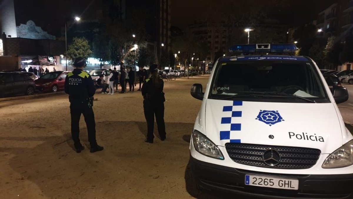 La Urbana de Reus aixeca 65 actes aquest cap de setmana, la majoria per miccions al carrer