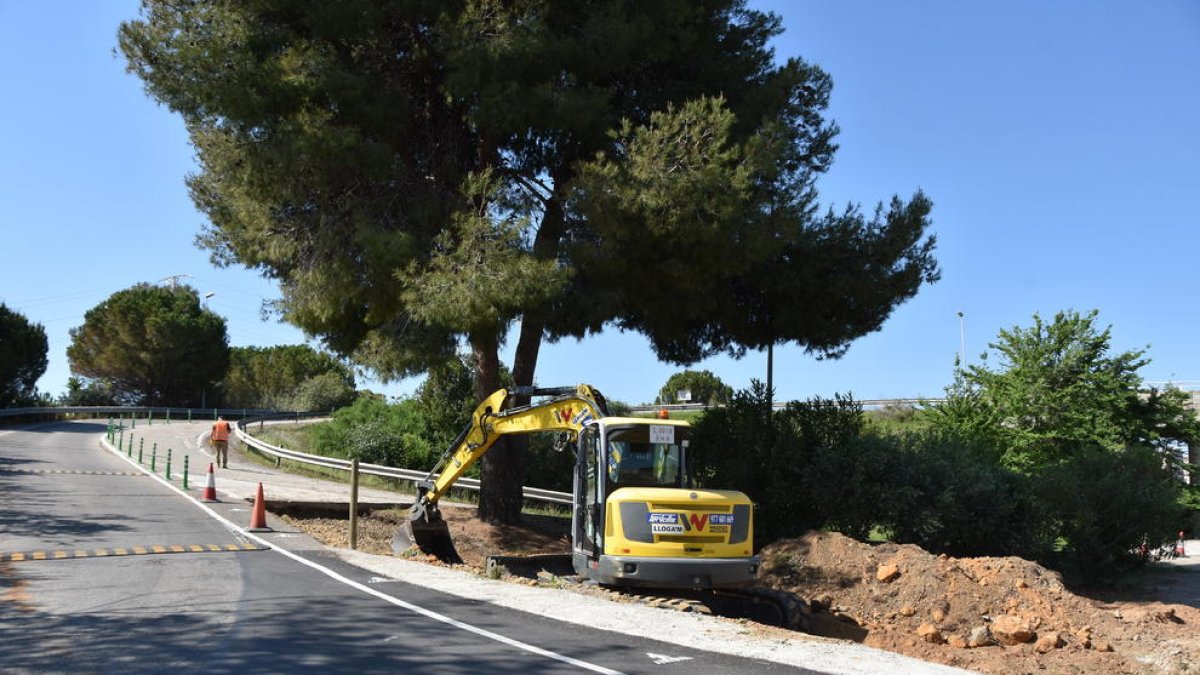 S'inicien les obres de construcció del carril bici i de vianants al pont de Clarà