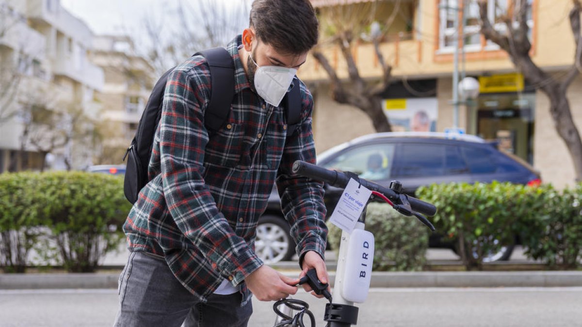 La plaça Verdaguer de Tarragona acull unes jornades de bon ús dels patinets elèctrics
