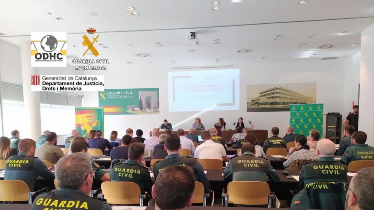 La Guàrdia Civil es forma sobre com s'ha d'actuar davant delictes d'odi