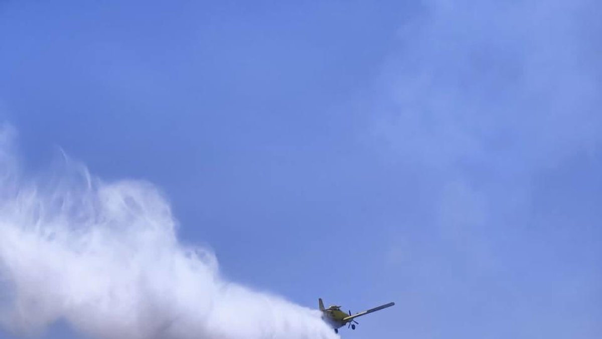 Incendio en un solar muy próximo a viviendas en el barrio de las Comarcas de Valls