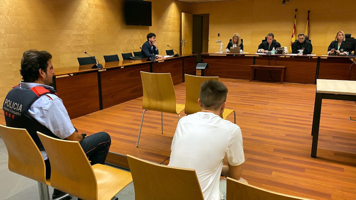 Blanes: Condenan a un hombre a prisión por atracar a un joven y dejarlo atado a un árbol