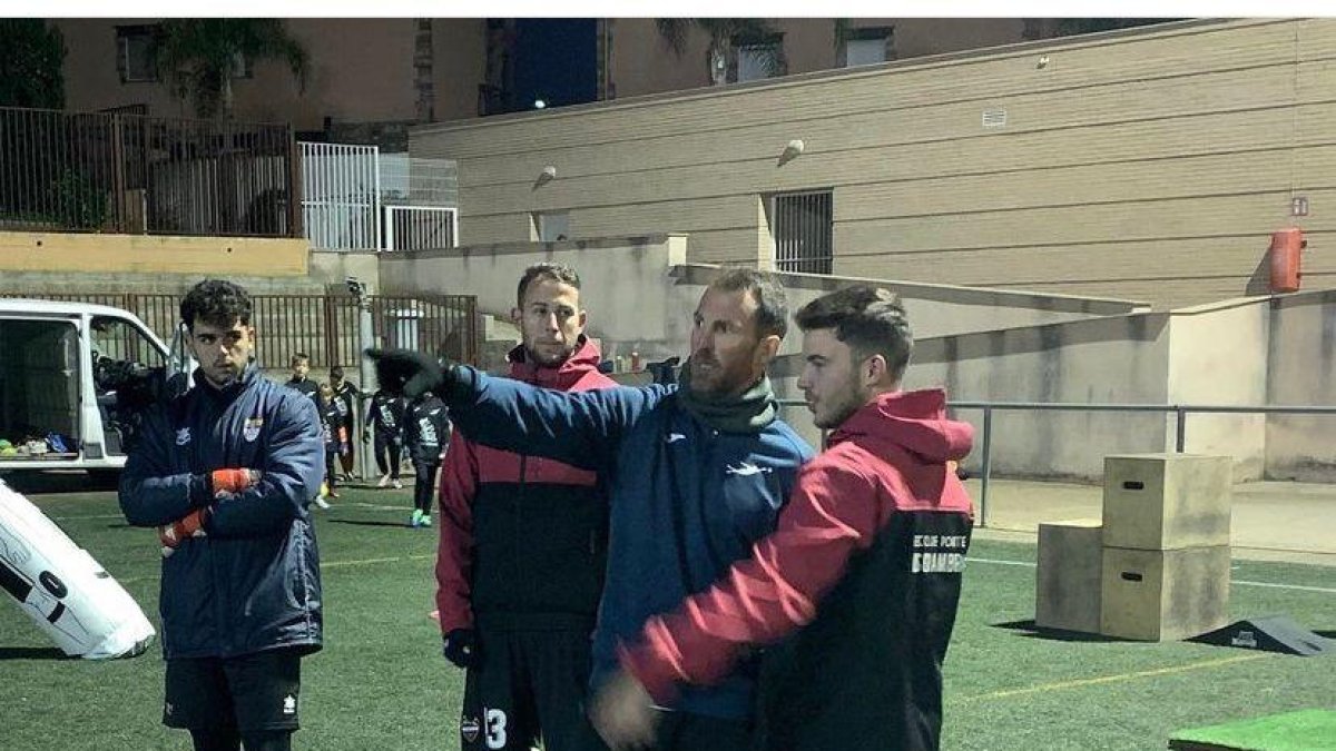 El bressol dels porters es troba a Creixell a les mans d'Óscar Ambrós