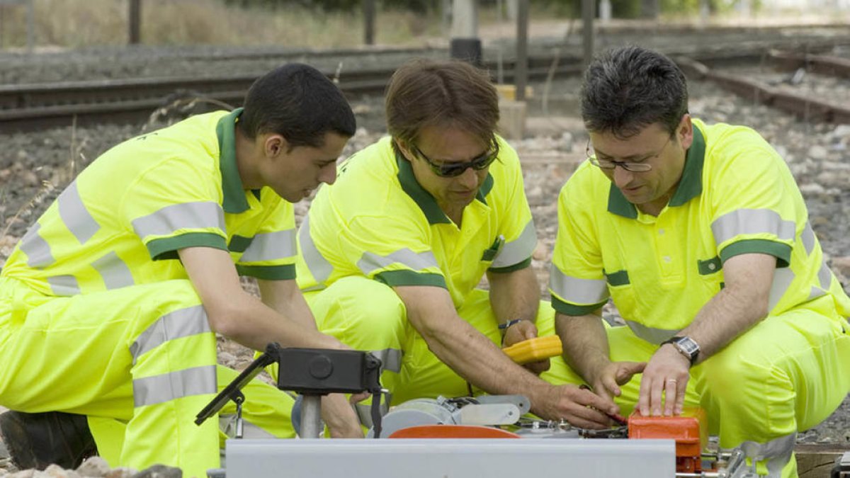Adif convoca una oferta de trabajo de más de 1.000 plazas para cubrir jubilaciones