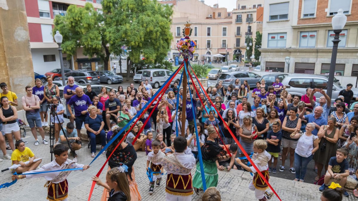 El Ball de Gitanes de Tarragona renova el seu pal per les festes de Santa Tecla d'enguany
