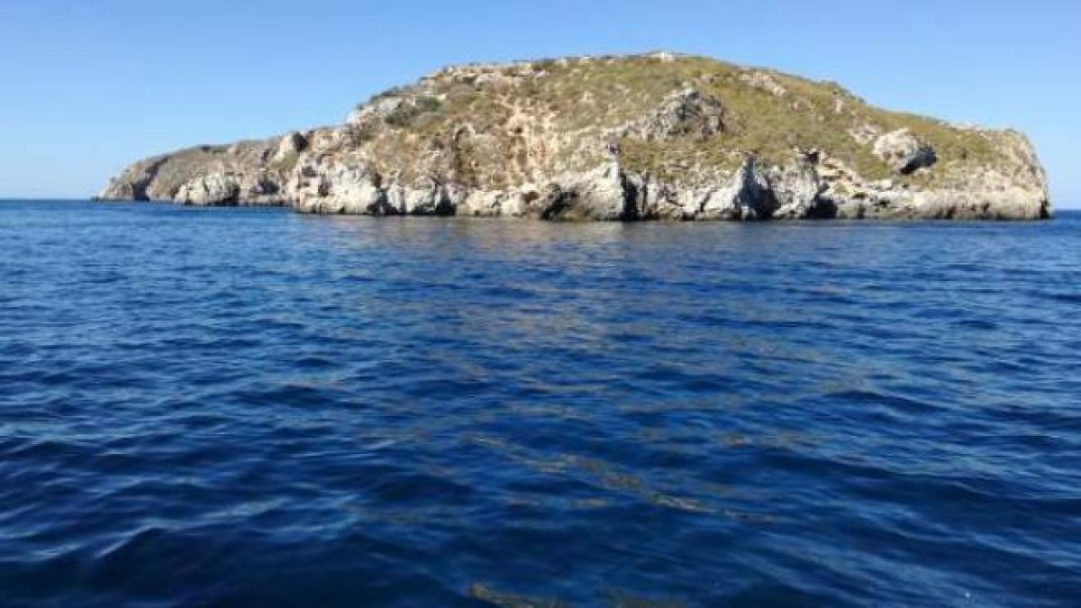 Un jove mor en llançar-se des d'un penya-segat mentre el gravava la seva parella