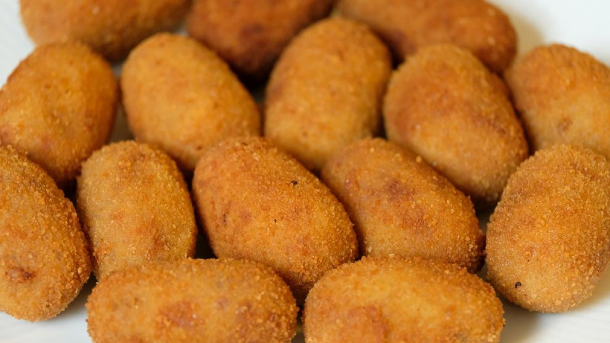 Alerta por presencia de plástico en varios lotes de croquetas de Eroski, Bonpreu y Alteza