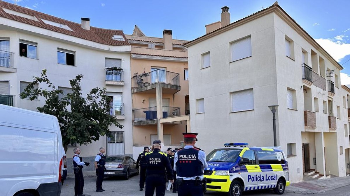 Desocupen sense incidents quinze pisos de l'edifici de la plaça Martorell de Roda de Berà