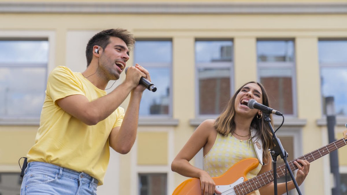Julen anima la Plaza Corsini con un concierto solidario