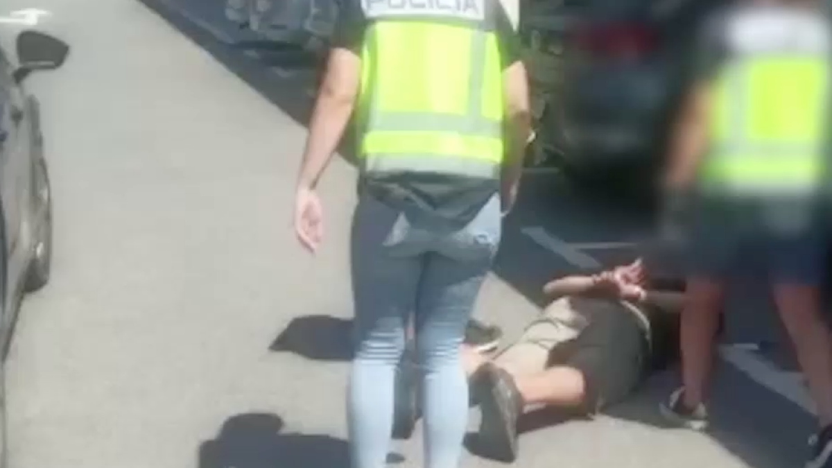 Detienen a un ciudadano polaco en el Aeropuerto de Reus por tener tres órdenes europeas de búsqueda y detención