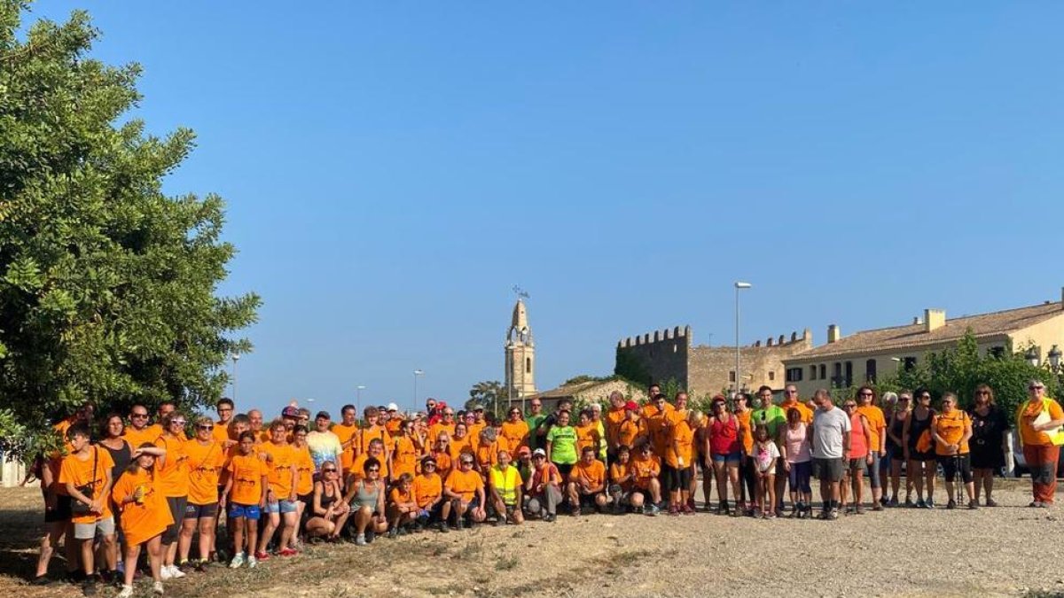 Un centenar de caminadors participen en la XVII Caminada Popular de Creixell