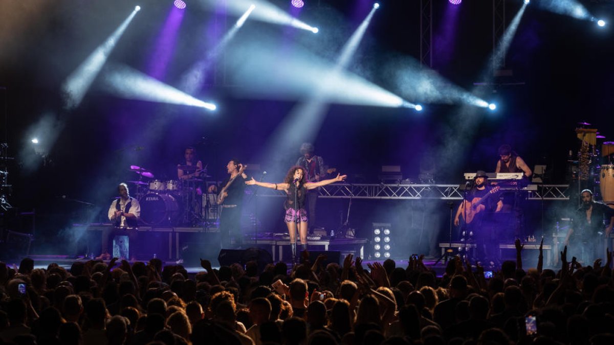 Rosario Flores actua per 2.500 persones a la Pobla de Mafumet