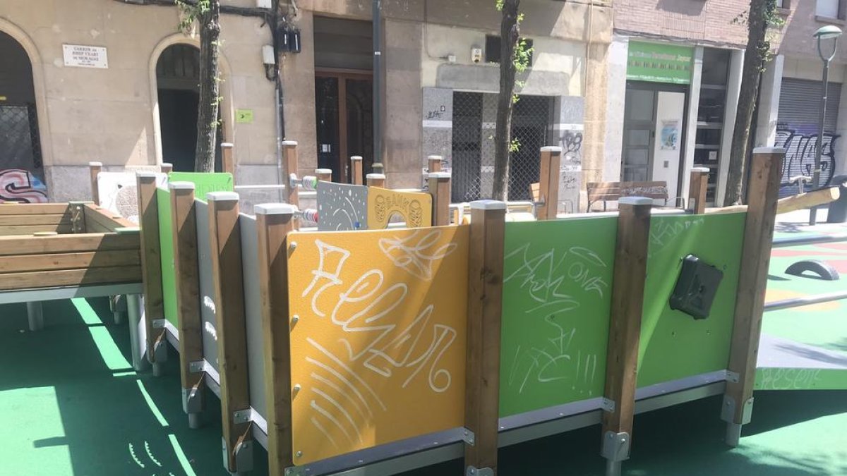 Pintades al nou parc del carrer Ixart