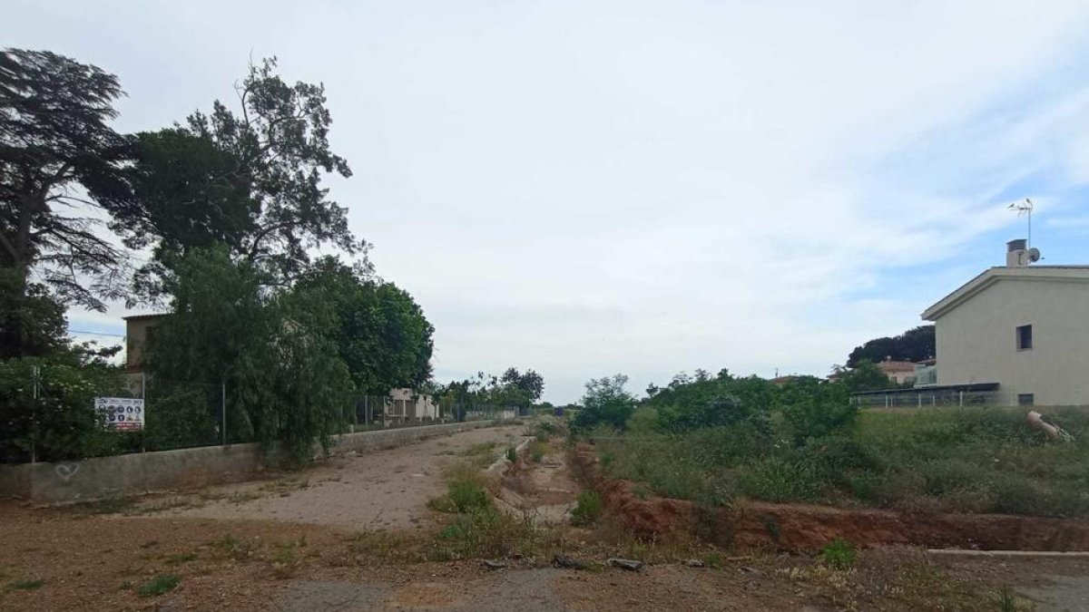 Propietaris de Mas Carpa lamenten no poder construir a les parcel·les