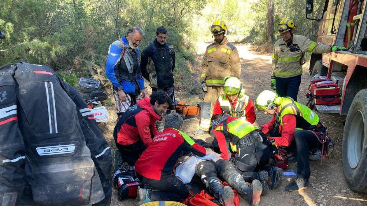 Rescaten un motorista accidentat en una pista forestal al Pla de Manlleu