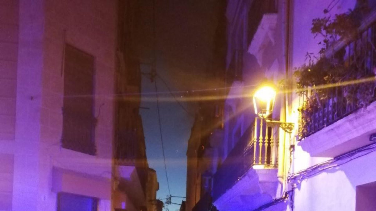 L'incendi en un pis de Torredembarra obliga a evacuar una persona