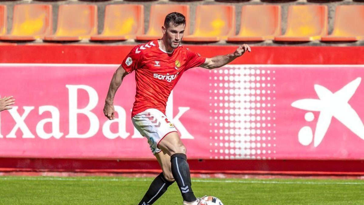 El Nàstic abre la puerta de salida a Albarrán y mueve ficha en la delantera
