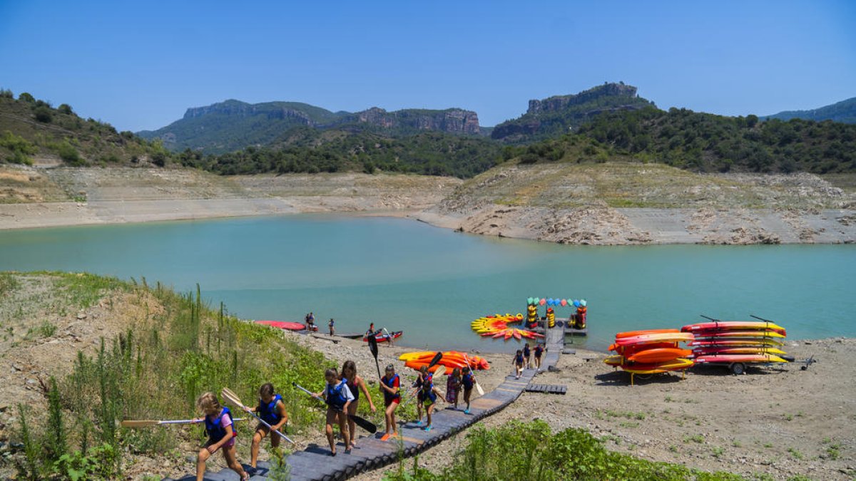 Els negocis al voltant del Siurana acusen la manca d'aigua al pantà