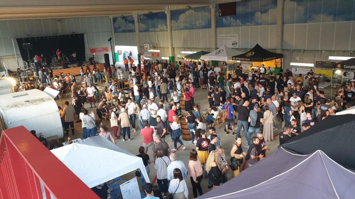 Èxit de públic en la 2a Mostra de Maig de Cervesa Artesana de Castellvell
