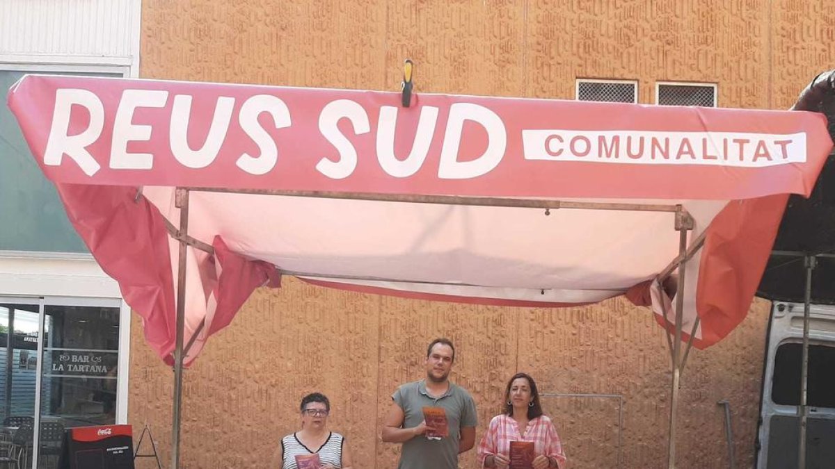 La Comunalitat Reus Sud instal·la una parada al Mercat de Marxants del Carrilet