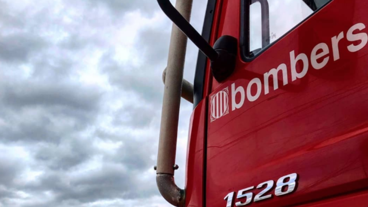 S'incendien dos contenidors aquesta matinada a Cambrils