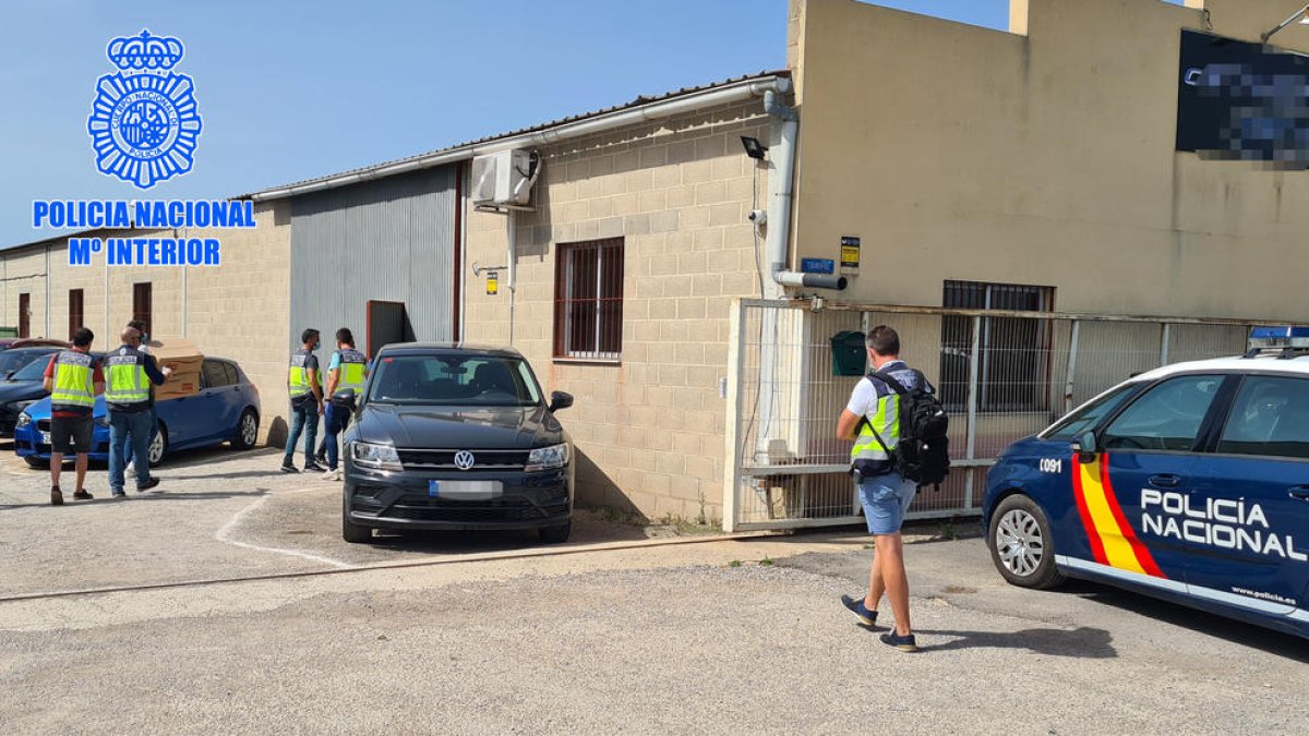 Desmantellen una xarxa de venda de vehicles amb el comptaquilòmetres manipulat