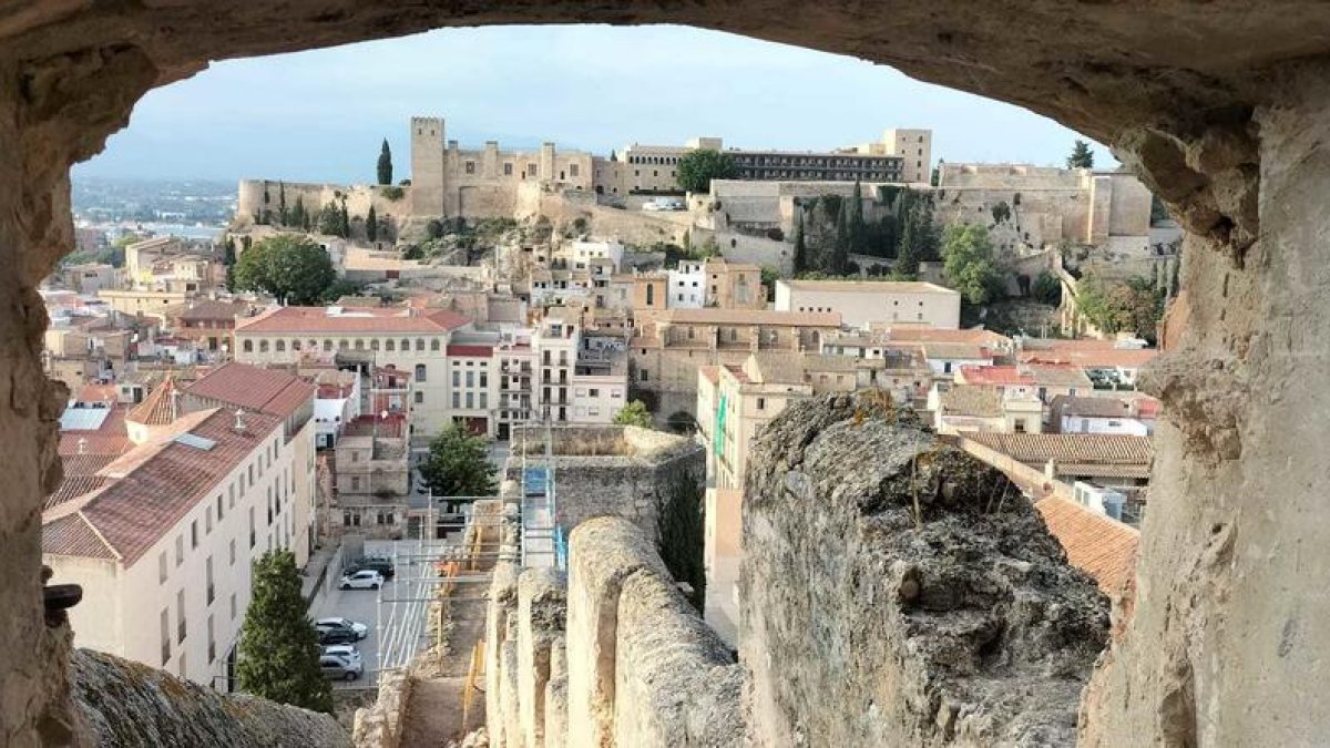 La Muralla del Rastre de Tortosa recuperarà el pas de ronda medieval i el trànsit dels vianants