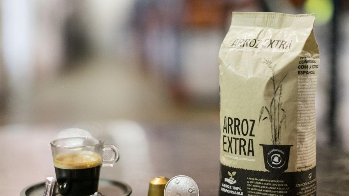 Donen als bancs d'aliments 167 tones d'arròs del Delta produïts amb càpsules de cafè