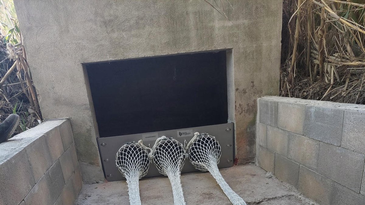 Las redes de retención de Tarragona evitan que 10 toneladas de residuos acaben en el mar