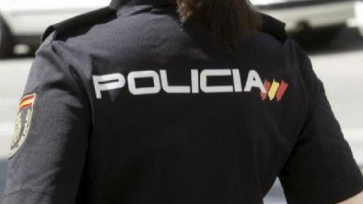 Rescaten una nena de dos anys tancada en un cotxe a Torremolinos
