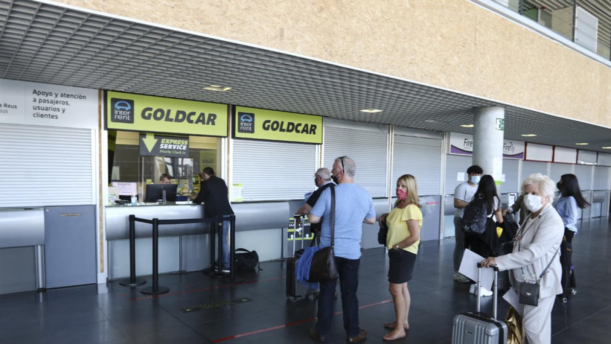 Aeropuerto de Reus, alquiler coches, Goldcar, turistas, turismo