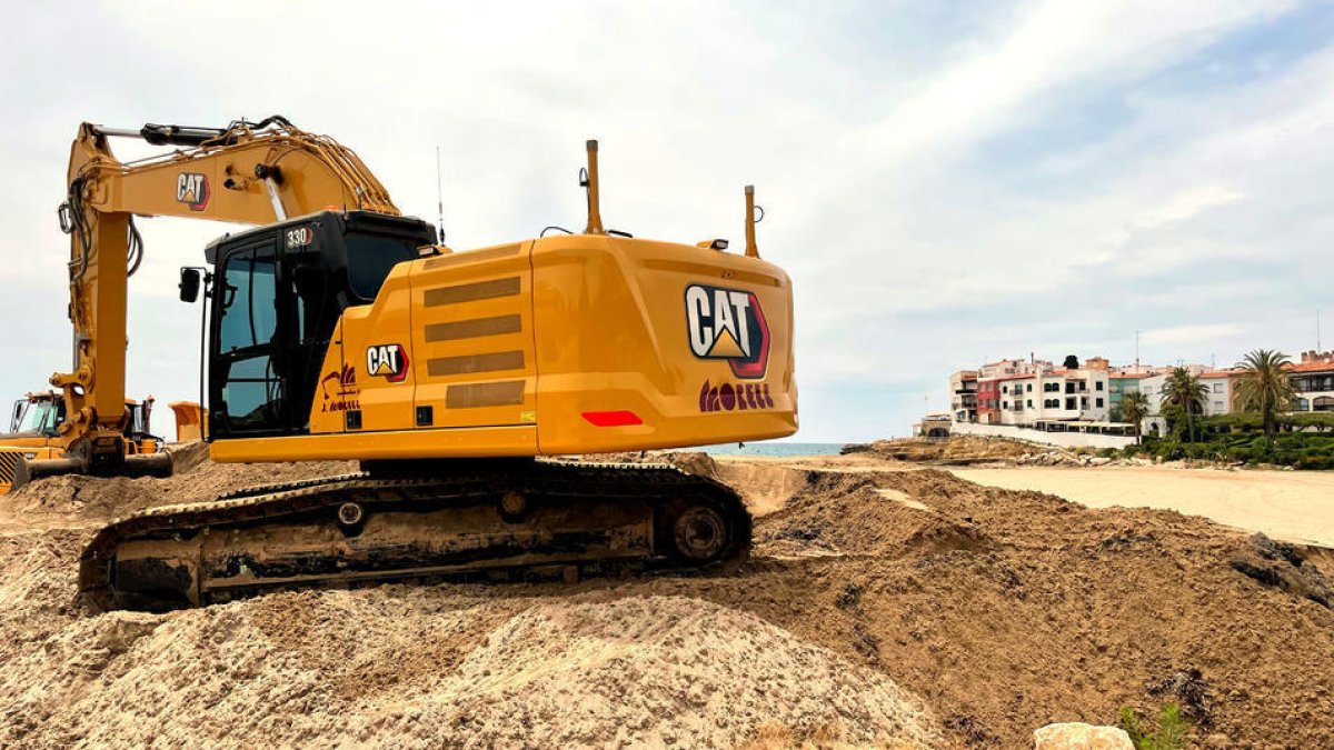Roda de Berà planteja solucions per evitar la regressió de les platges