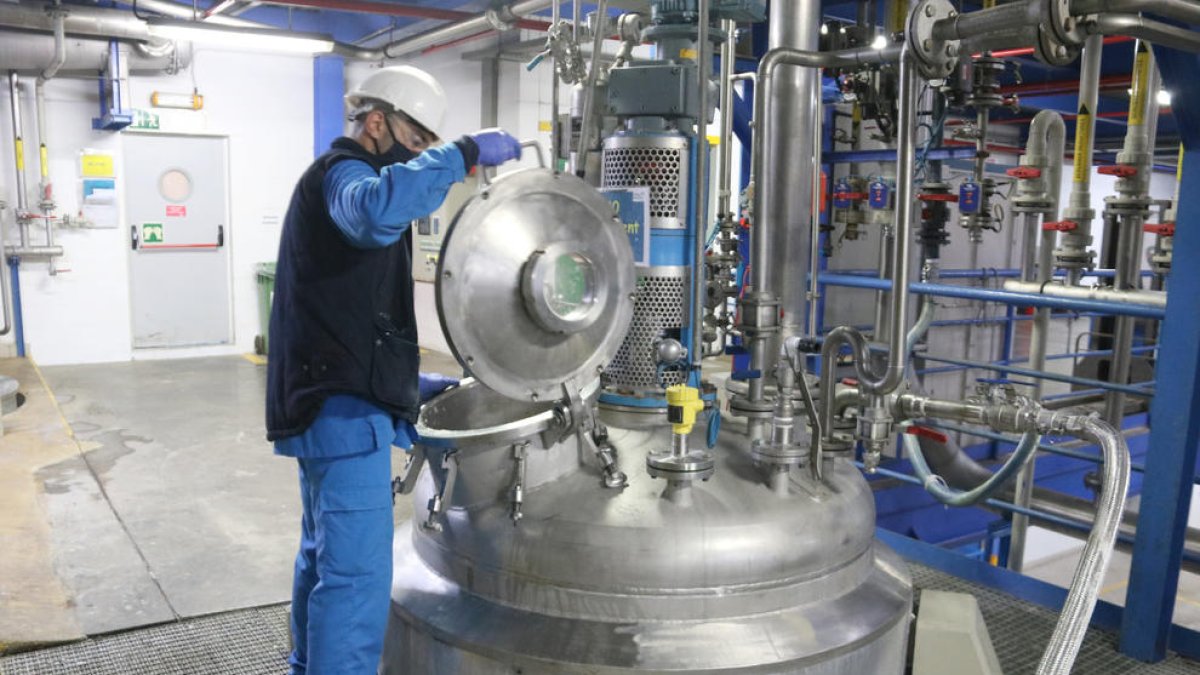 trabajador, industria, máquina, empresa, paro, ERTO, ERE