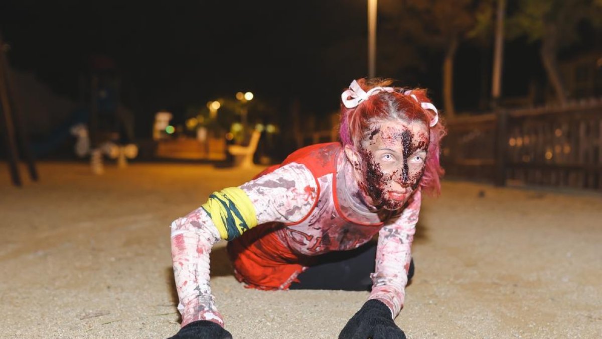 Més de 400 persones participen a la primera edició del Survival Zombie de Miami Platja