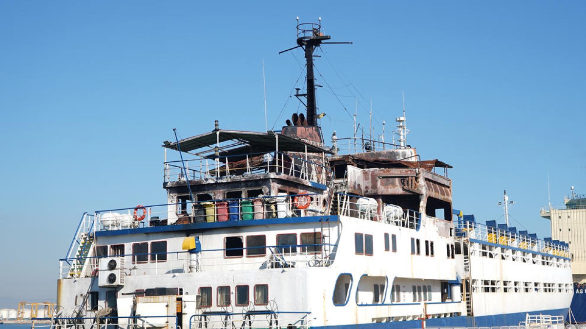 El Port de Tarragona declara el barco Elbeik en estado de abandono