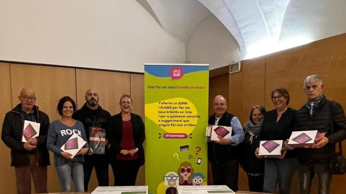 L'Ajuntament de Reus lliura material informàtic a diverses associacions de la ciutat