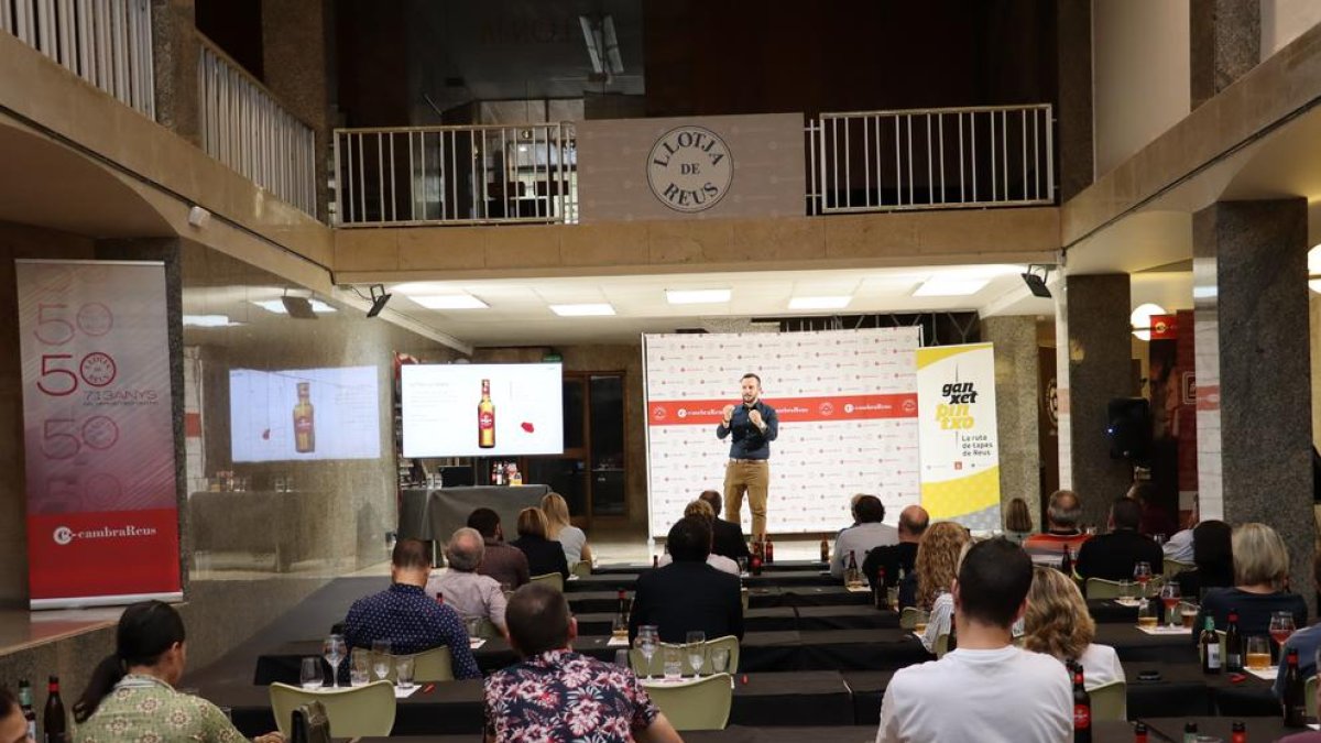 Les cerveses DAMM, protagonistes del primer tast del curs de la Cambra de Comerç de Reus