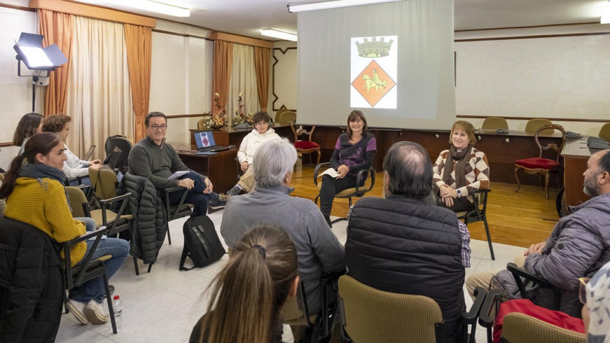 Constantí ofrece una sesión a las entidades para promover el uso del catalán