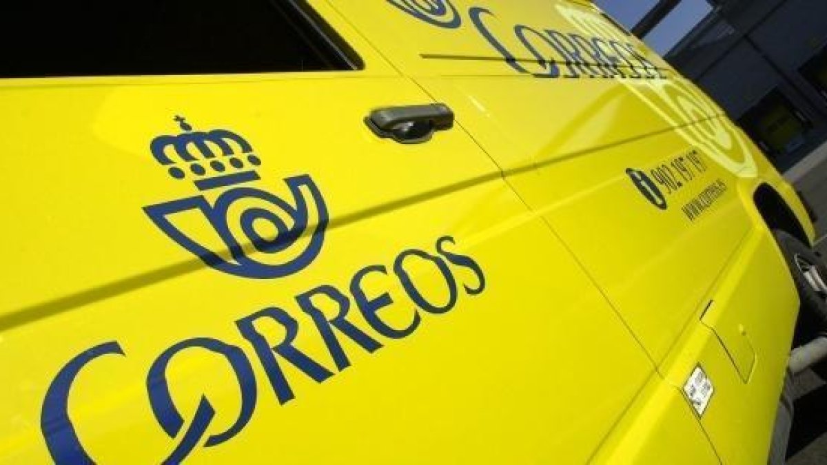 Cunit estrena un nou servei amb Correos per a pagar rebuts des de la porta de casa