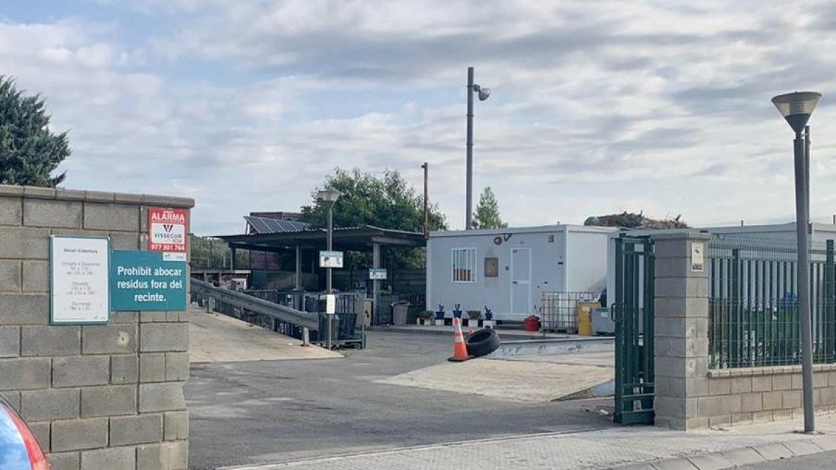 FCC Medio Ambiente rectifica y restablece el servicio del Centro de Reciclaje para los pequeños industriales y autónomos